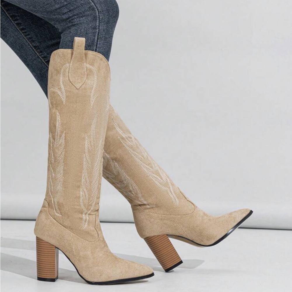 SALE Pull-on Western Boots With Chunky High Heels In Embroidered Design - Picture 4 of 7